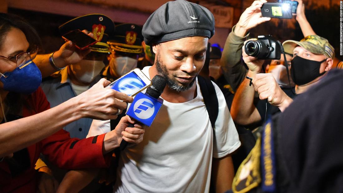 Ronaldinho a fost plasat în arest la domiciliu în Paraguay după declarații false de pașaport