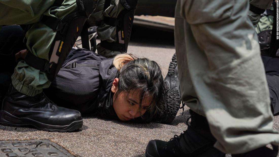 Poliția anti-revoltă adoptă o abordare de toleranță zero la protestele din Hong Kong pe măsură ce tensiunile cresc