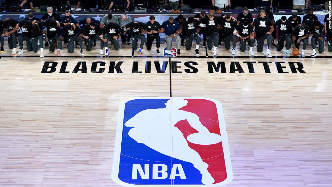 NBA reia: jucătorii de jazz și pelicani au luat un genunchi înainte de a lansa sezonul de redeschidere a ligii